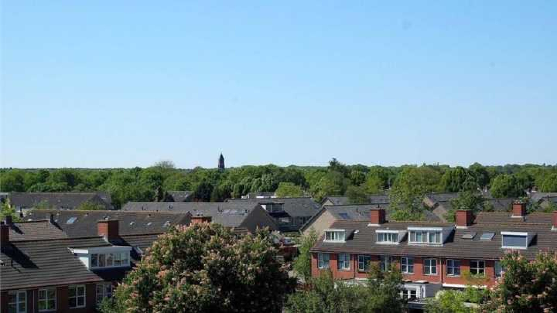 Sjoerd Pleijsier huurt maisonnette in het Gooi. Zie foto's 1