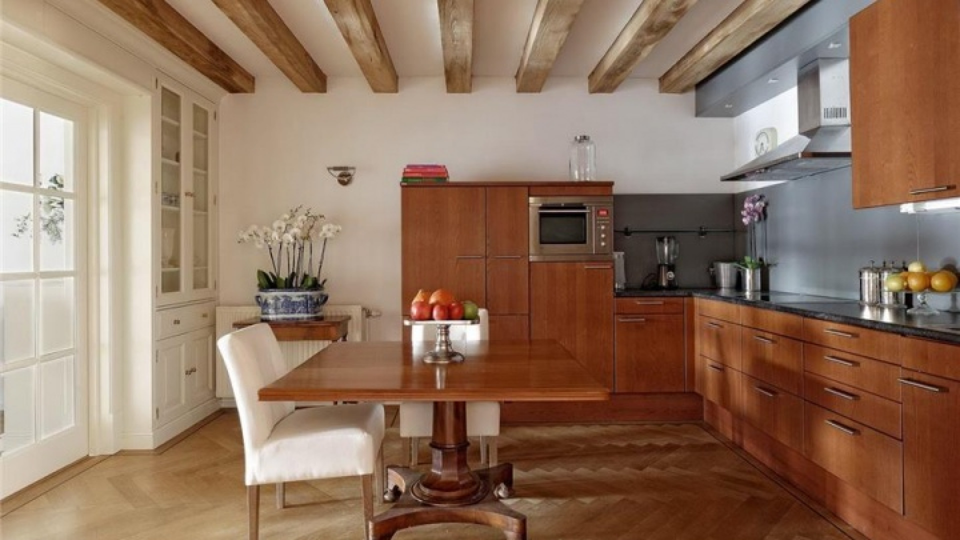 Dit is het luxe huurappartement van Thijs Romer. Zie foto's 12