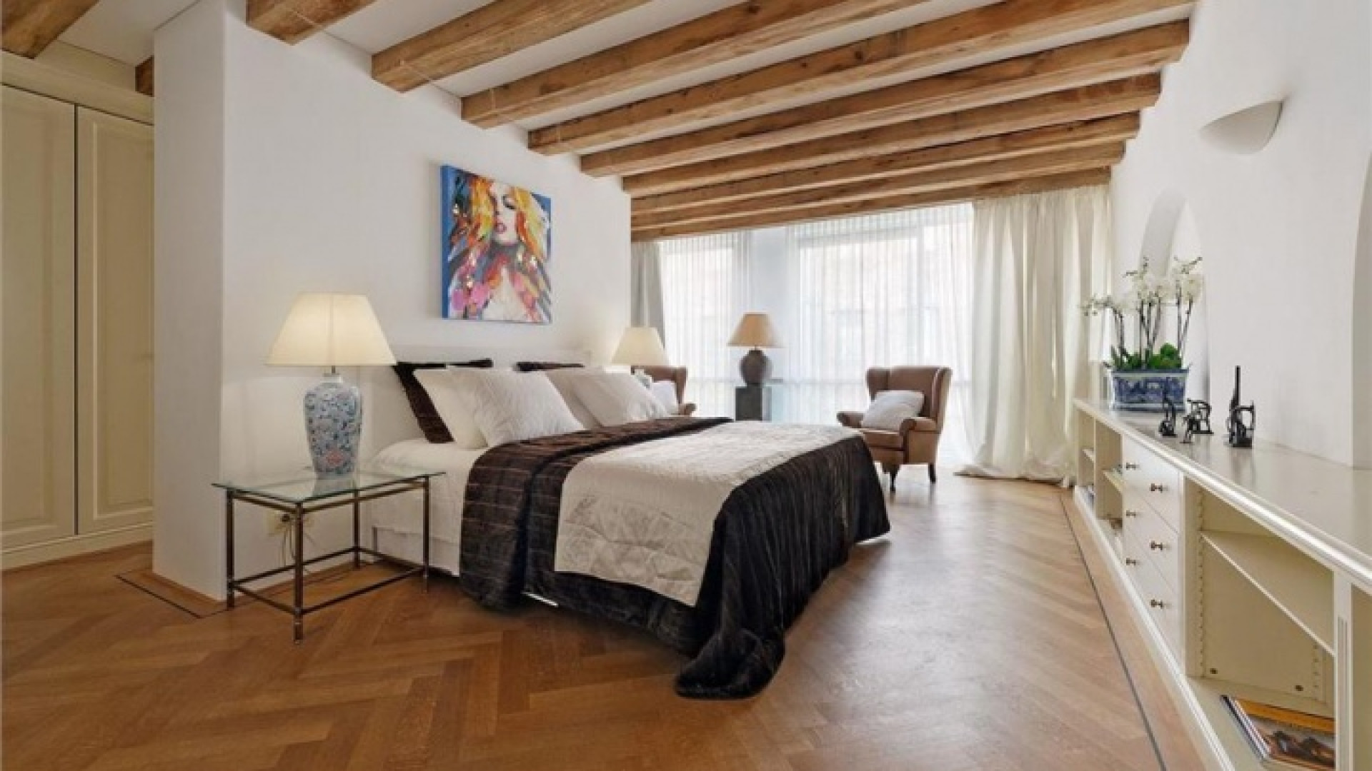 Dit is het luxe huurappartement van Thijs Romer. Zie foto's 15