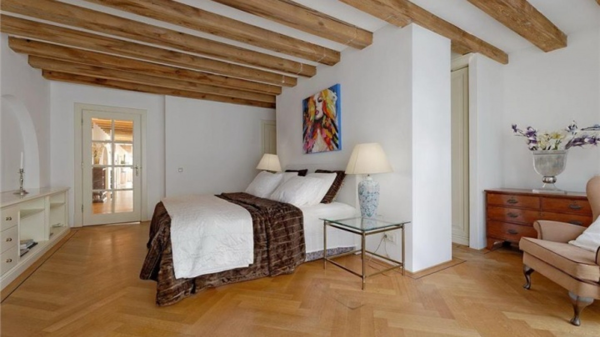 Dit is het luxe huurappartement van Thijs Romer. Zie foto's 16