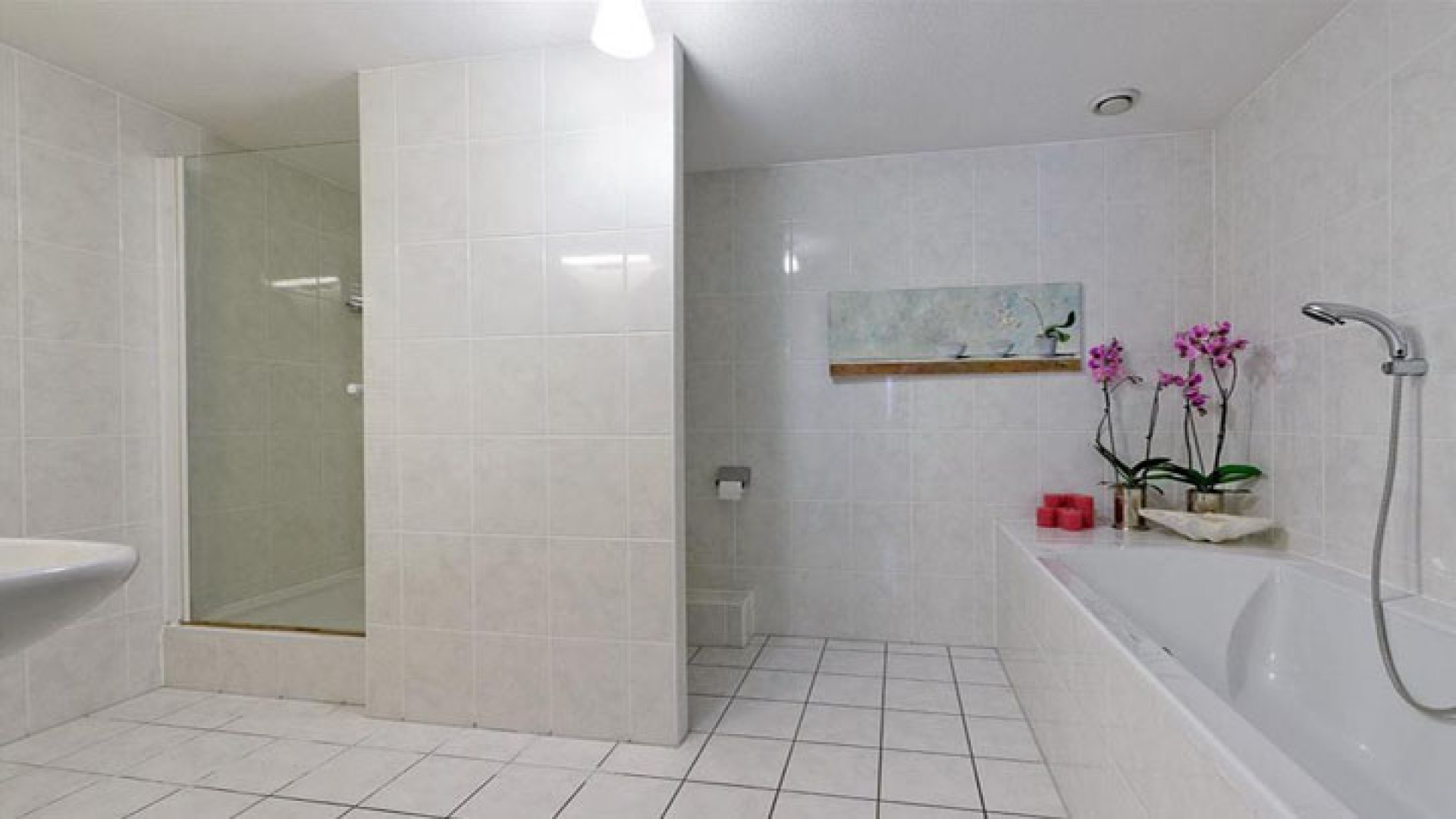 Dit is het luxe huurappartement van Thijs Romer. Zie foto's 18