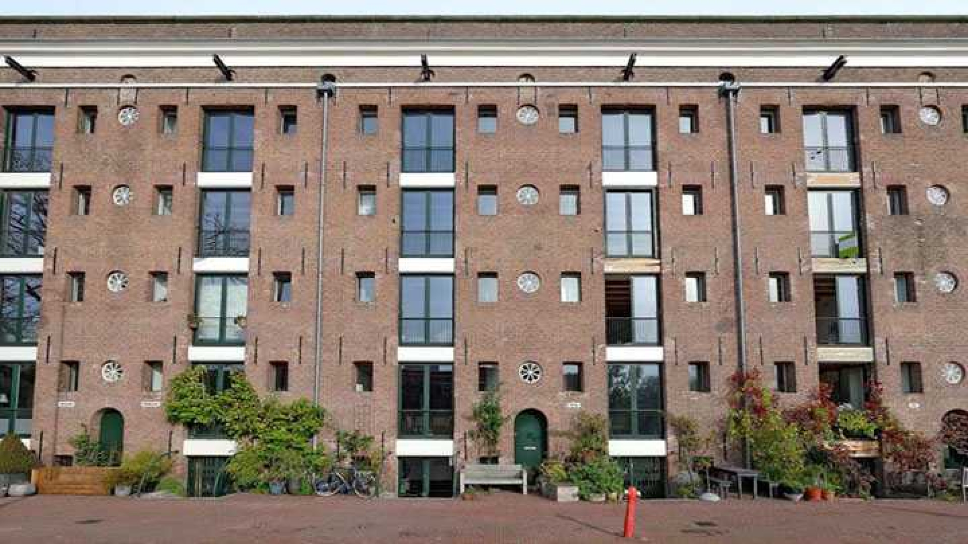 Dit is het luxe huurappartement van Thijs Romer. Zie foto's 2