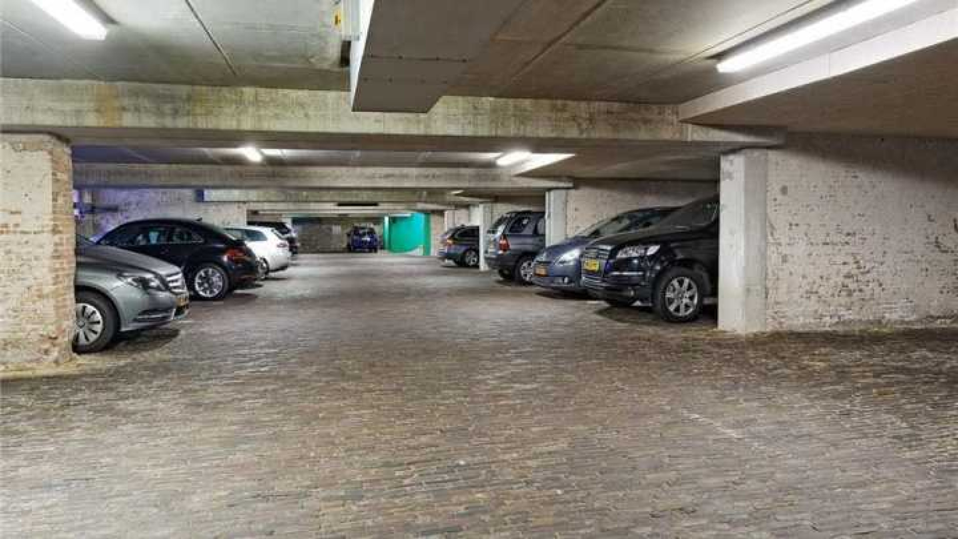 Dit is het luxe huurappartement van Thijs Romer. Zie foto's 21