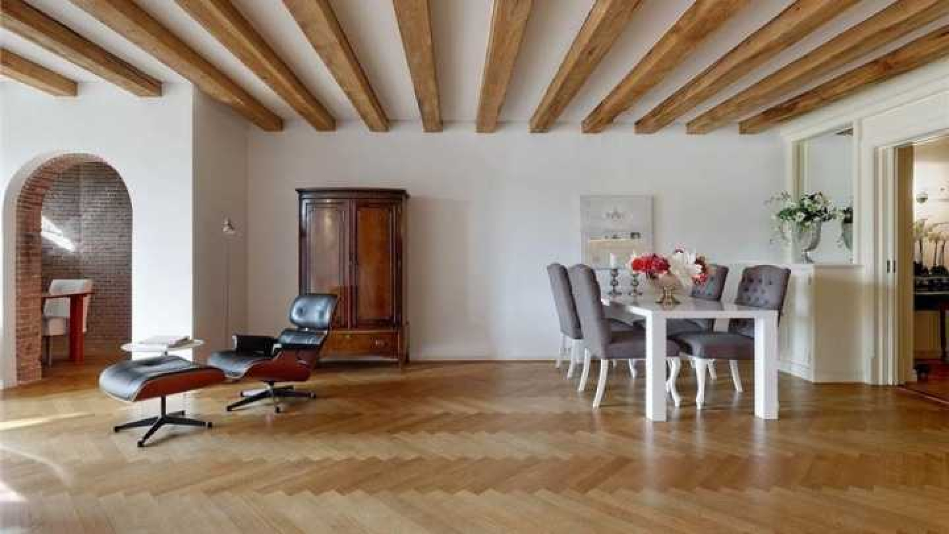 Dit is het luxe huurappartement van Thijs Romer. Zie foto's 6
