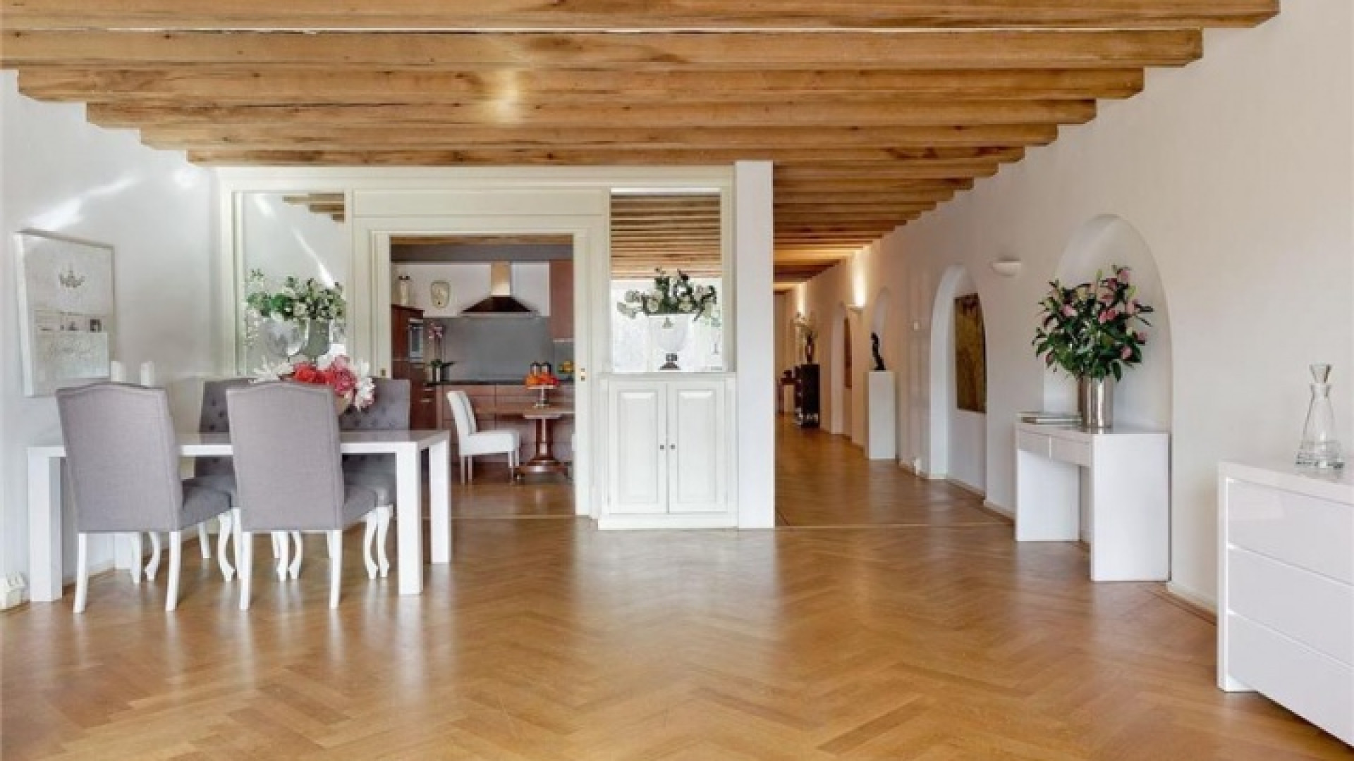 Dit is het luxe huurappartement van Thijs Romer. Zie foto's 9