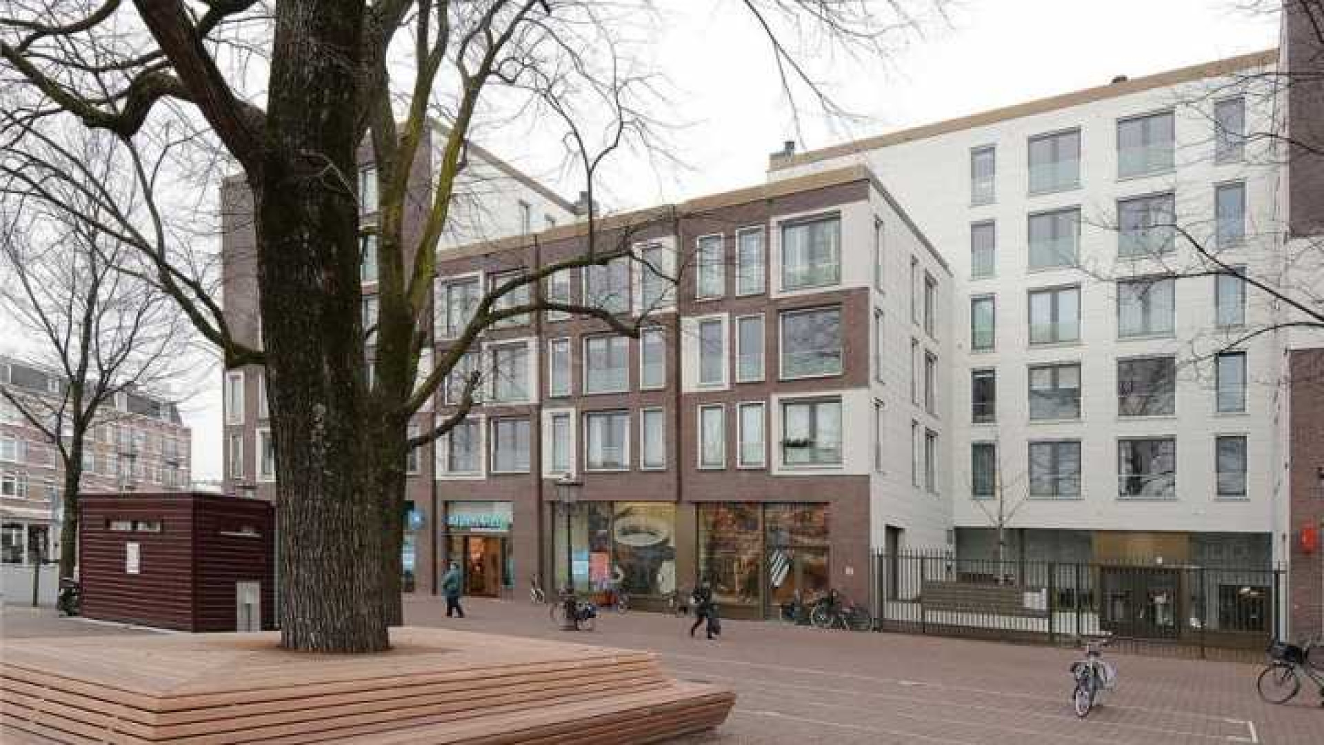 Officier van Justitie heft beslag op appartement Waylon op. 2