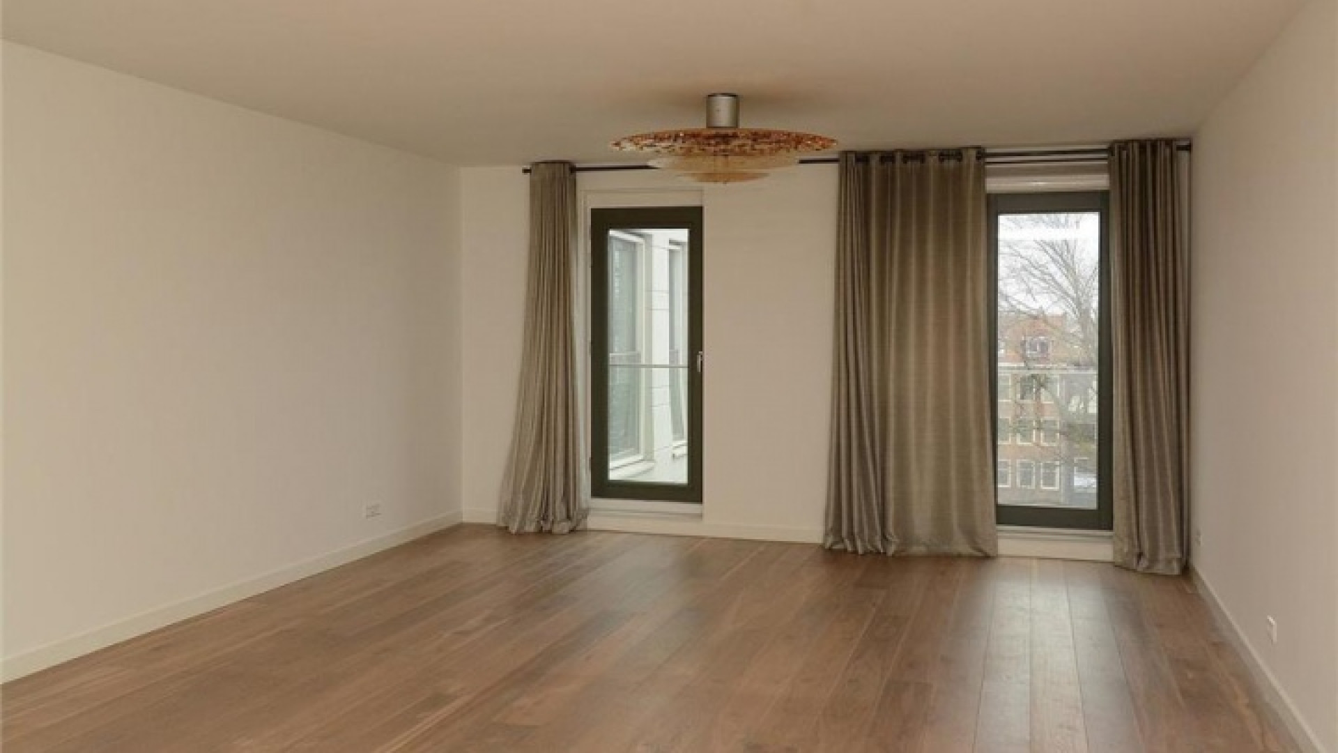 Waylon koopt luxe appartement in Amsterdam. Zie de foto's 9