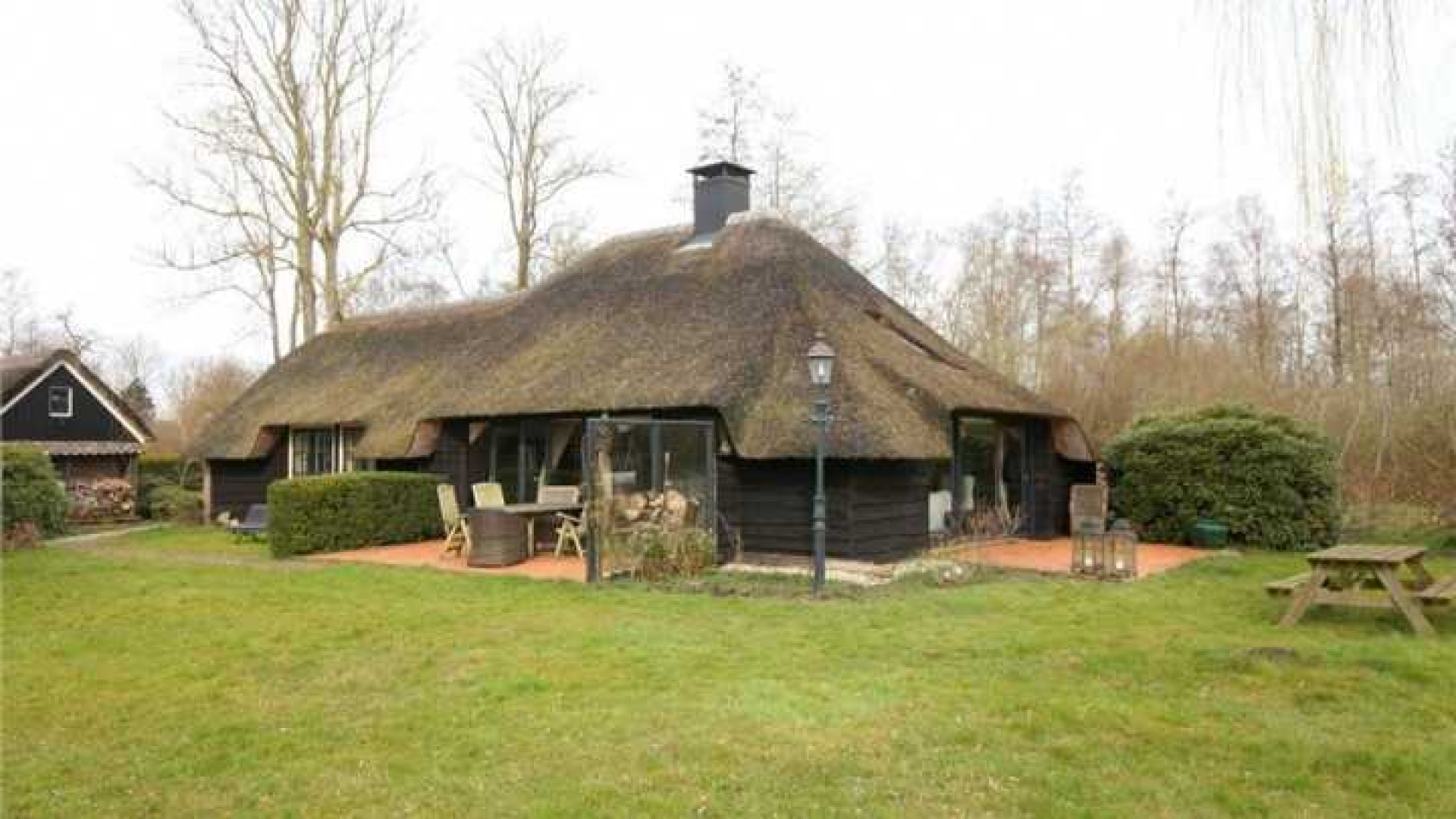 Bastiaan en Tooske Ragas verkopen hun woonboerderij. Zie foto's 2