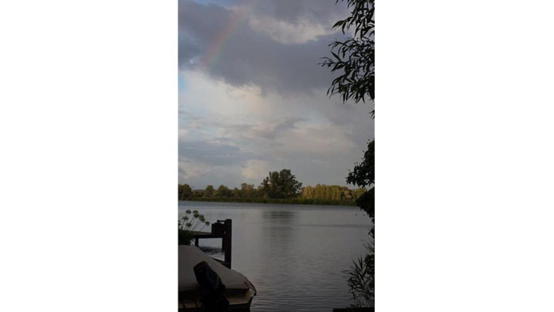 Vriend Leco van Zadelhoff zet zijn luxe woonboot te koop. Zie foto's 4