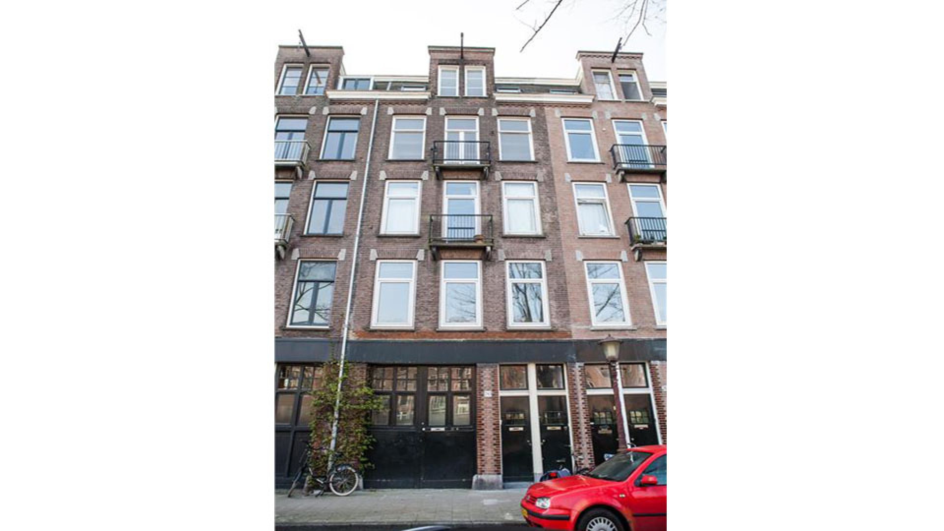Patrick Lodiers zet zijn dubbel bovenhuis te koop. Zie foto's 19