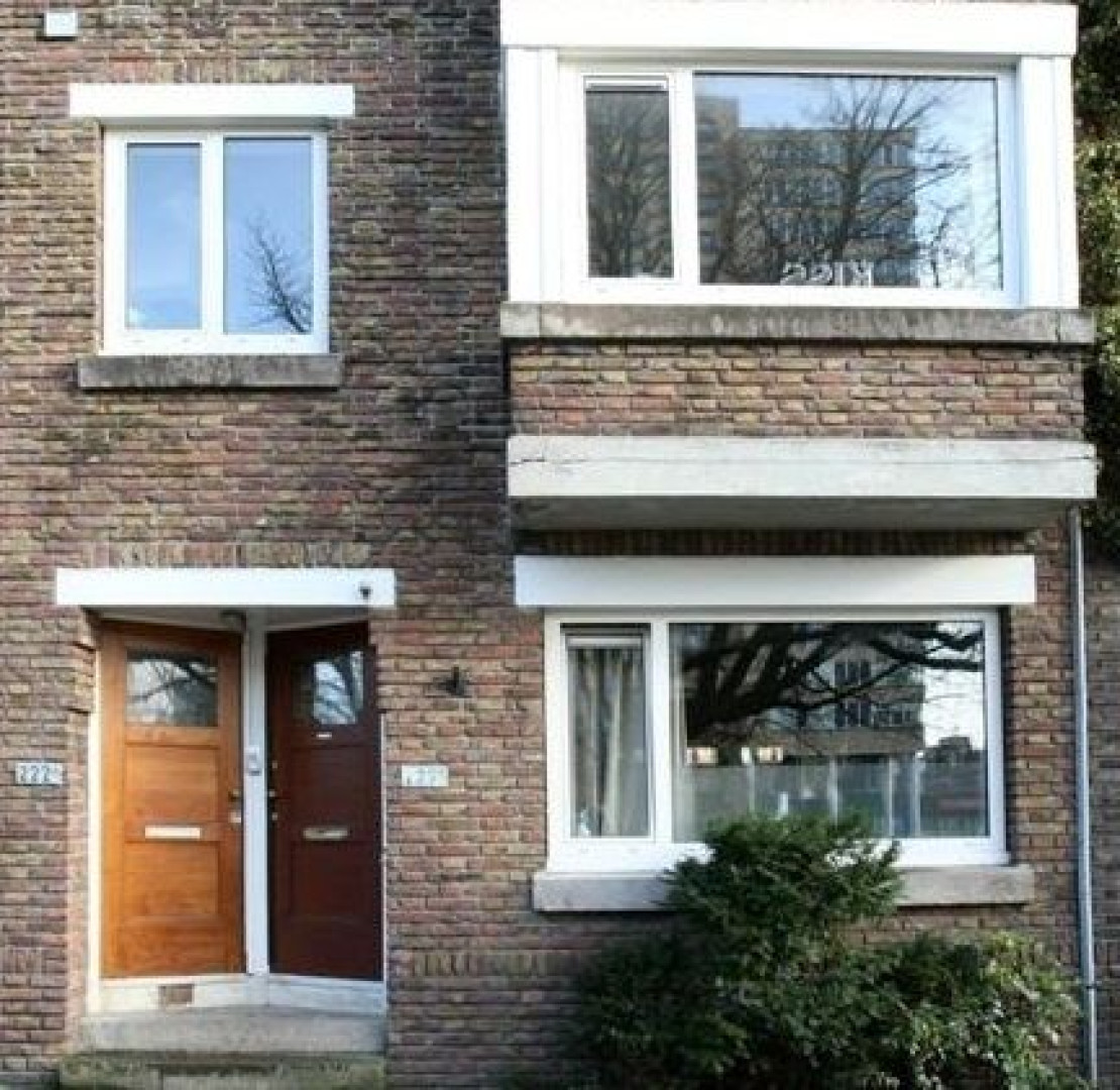 Eugene van Dun, ex vriend van Connie, woont in appartement dat hij ooit van Hans Breukhoven kocht.. 13