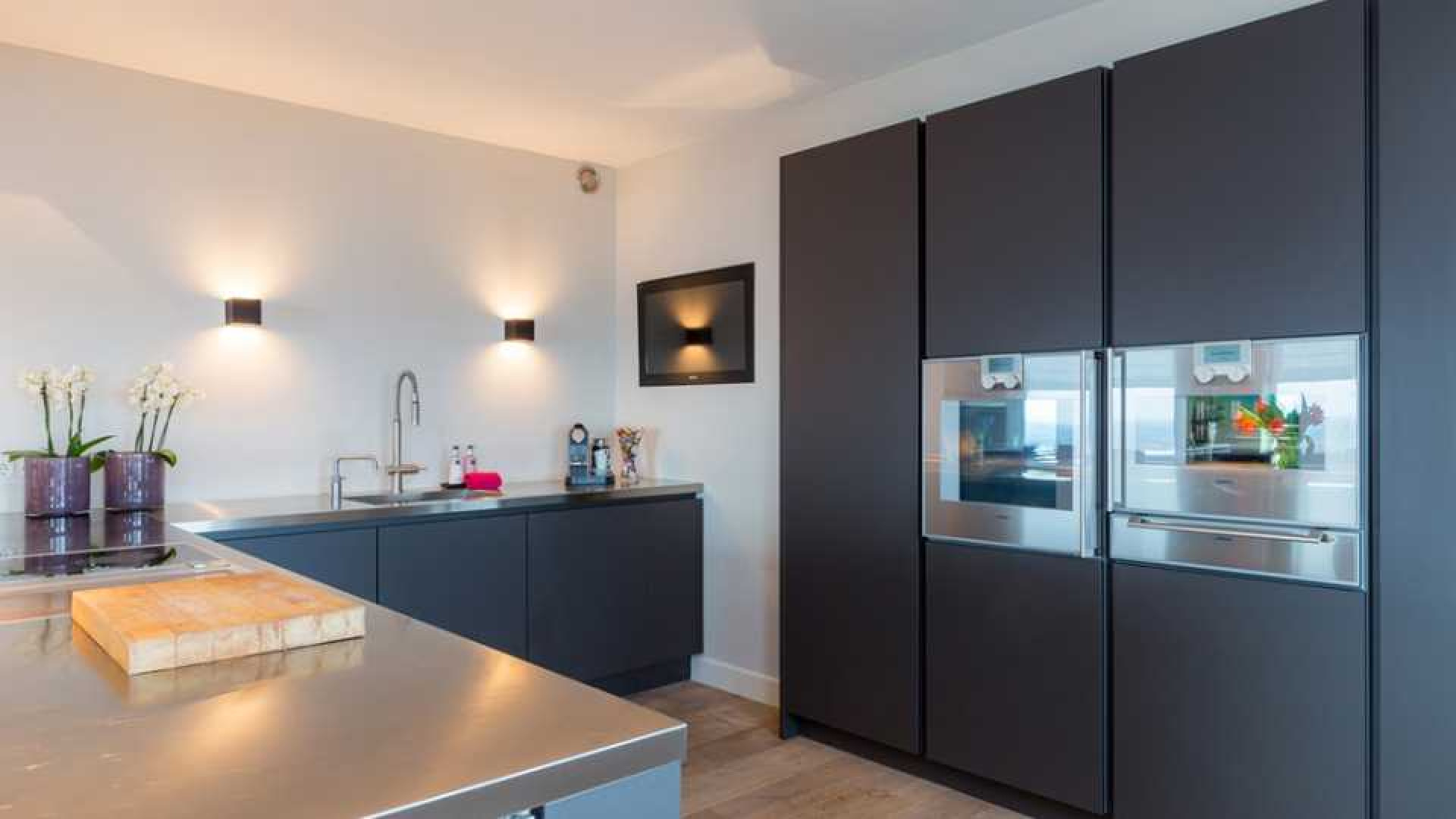 Amanda Krabbe en vriend Harrie Kolen kopen waanzinnig luxe penthouse in Eindhoven. Zie foto's 13
