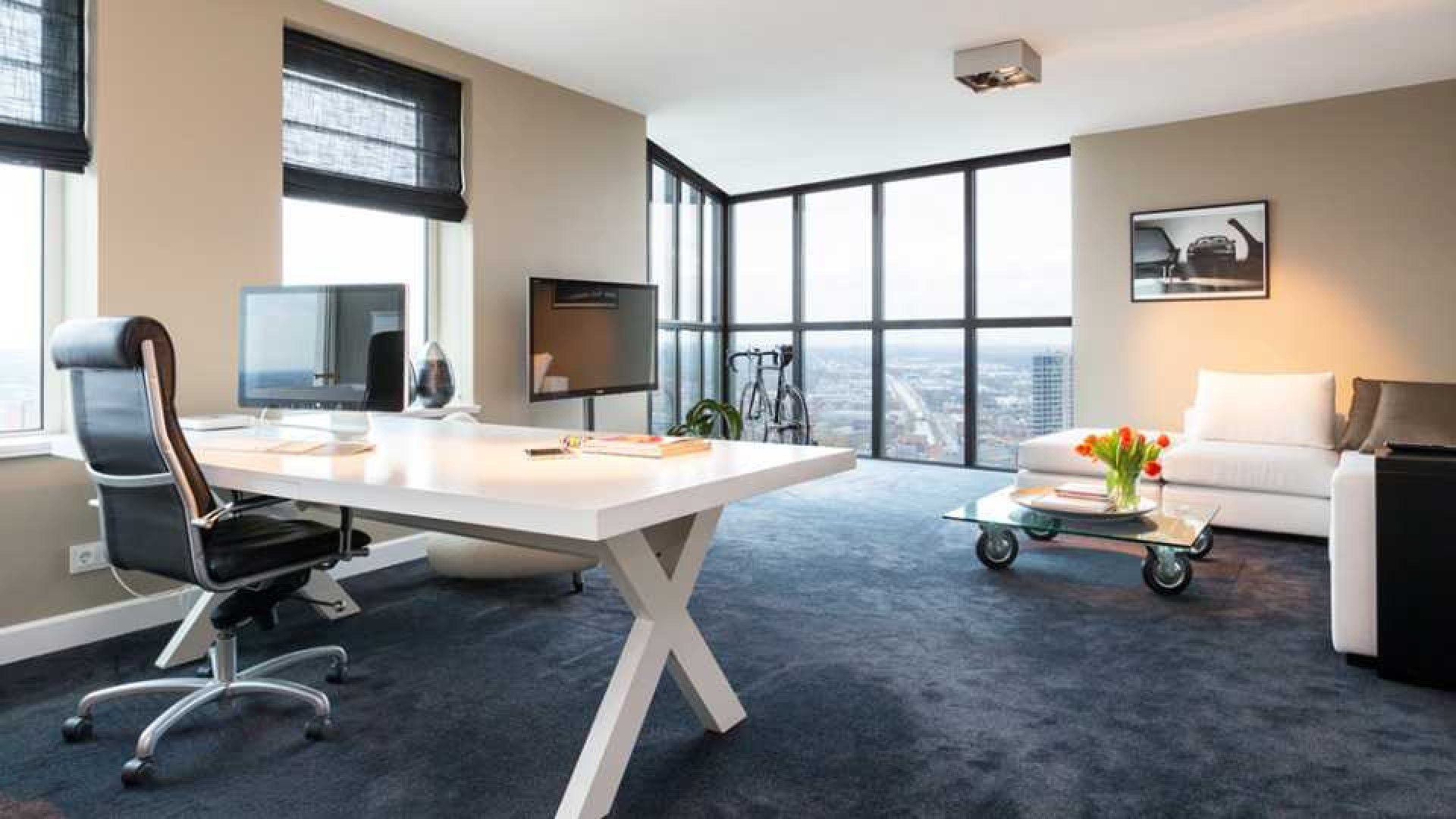 Amanda Krabbe en haar man Harrie Kolen zetten hun luxe penthouse in stille verkoop. Zie foto's 16