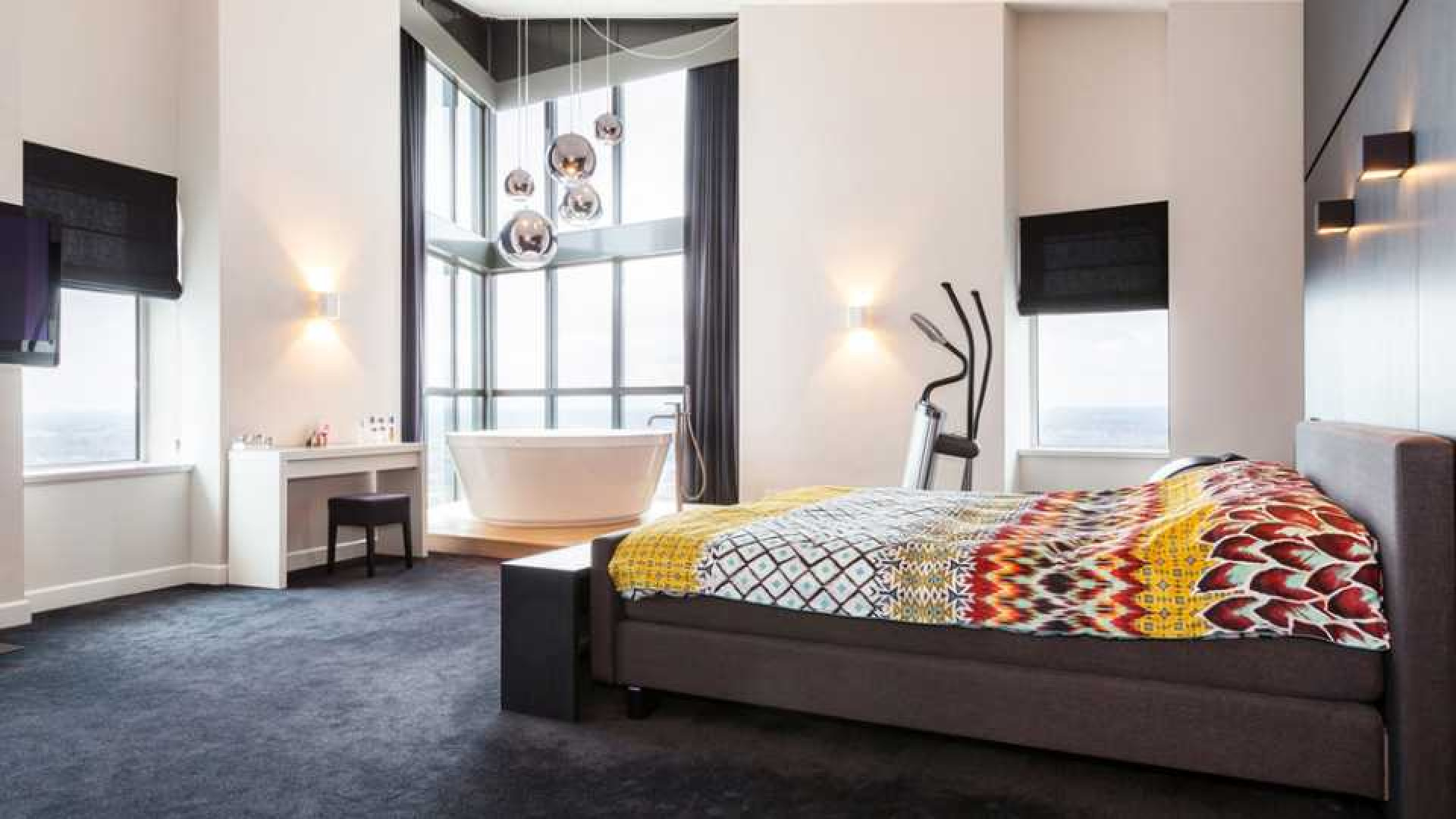 Amanda Krabbe en haar man Harrie Kolen zetten hun luxe penthouse in stille verkoop. Zie foto's 18