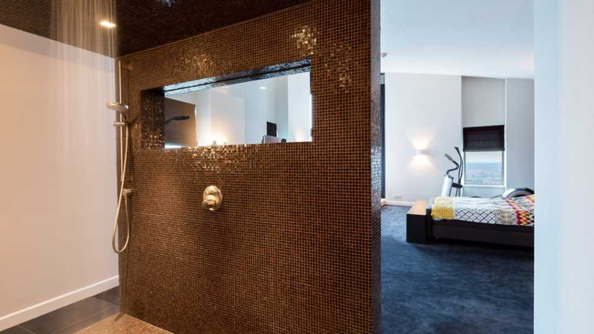 Amanda Krabbe en haar man Harrie Kolen zetten hun luxe penthouse in stille verkoop. Zie foto's 22