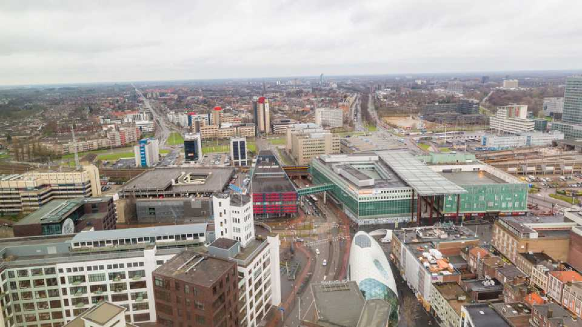 Amanda Krabbe en haar man Harrie Kolen maken vette winst op verkoop van hun penthouse. Zie foto 26