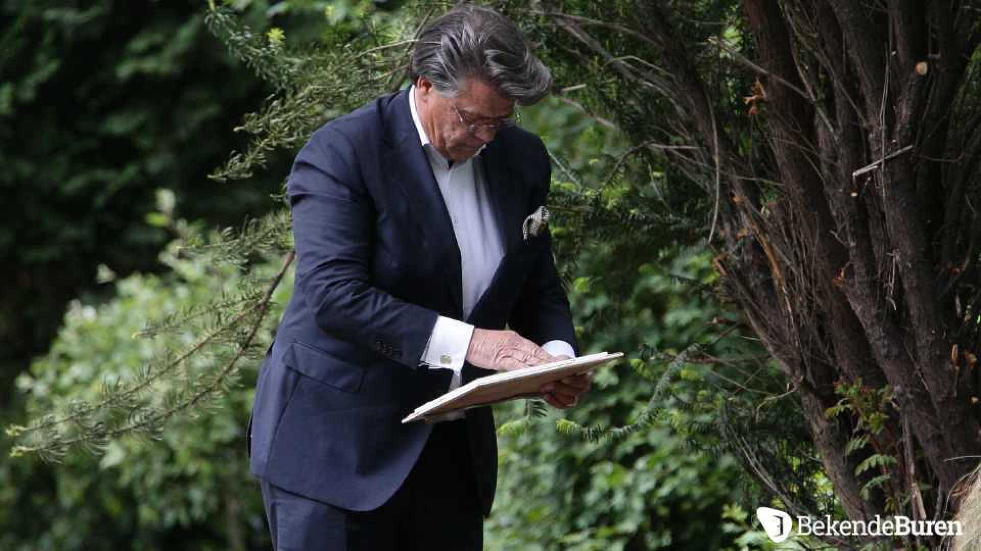 Bezoekt Emile Ratelband dit graf nog wel eens? Zie exclusieve foto's 9