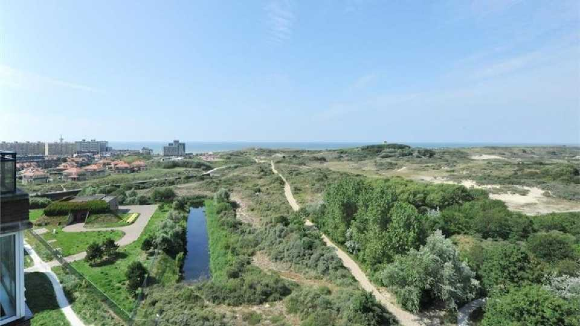 Freek Vonk koopt eigen huurappartement in Scheveningen. Zie foto's 17