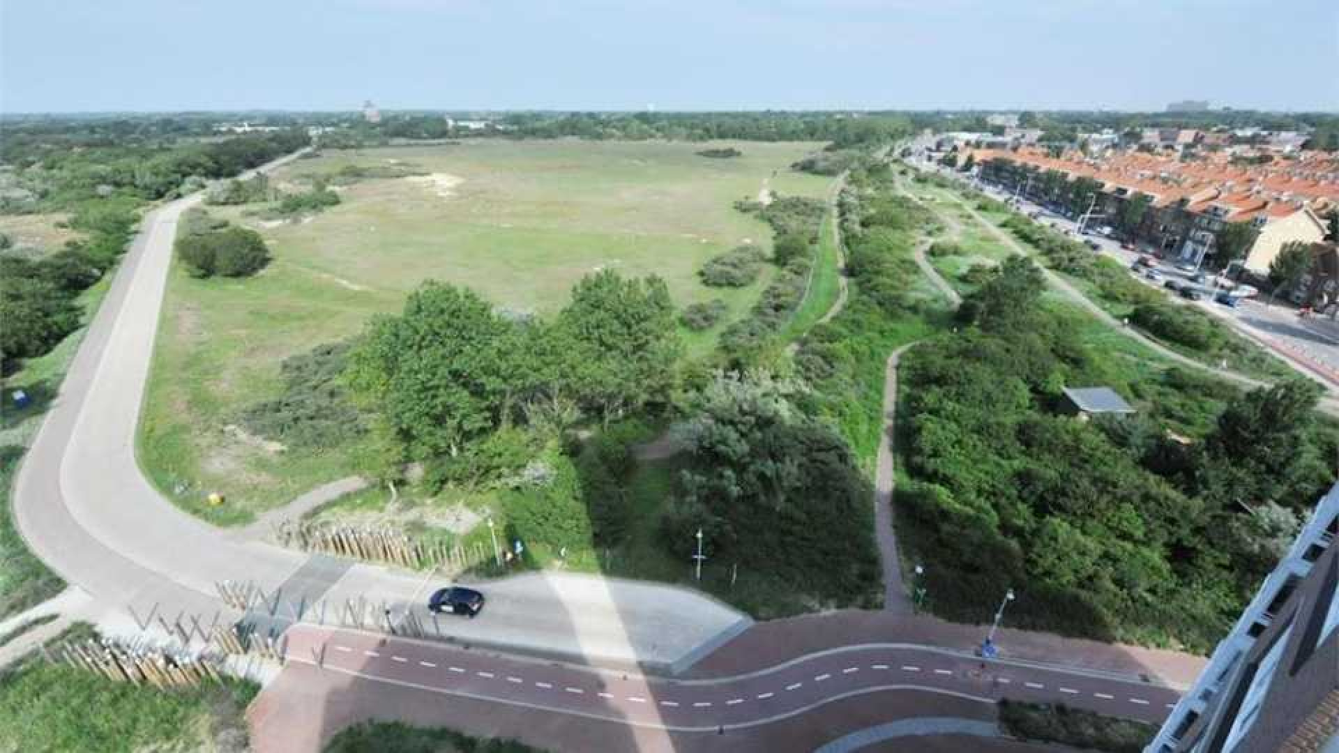 Freek Vonk koopt eigen huurappartement in Scheveningen. Zie foto's 18