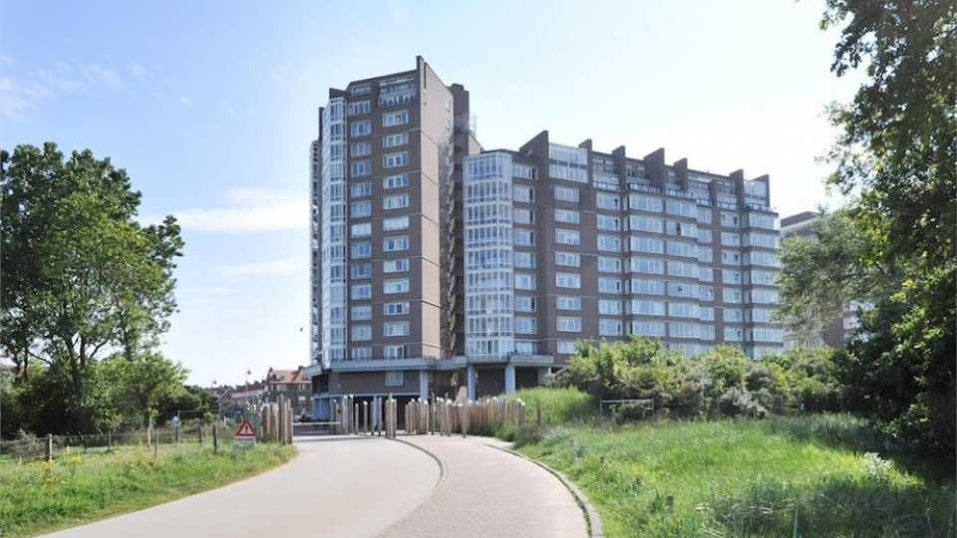 Freek Vonk koopt eigen huurappartement in Scheveningen. Zie foto's 20