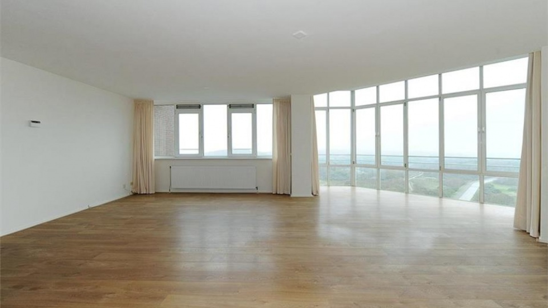 Dit is het nieuwe luxe appartement van Freek Vonk. Zie foto's 3