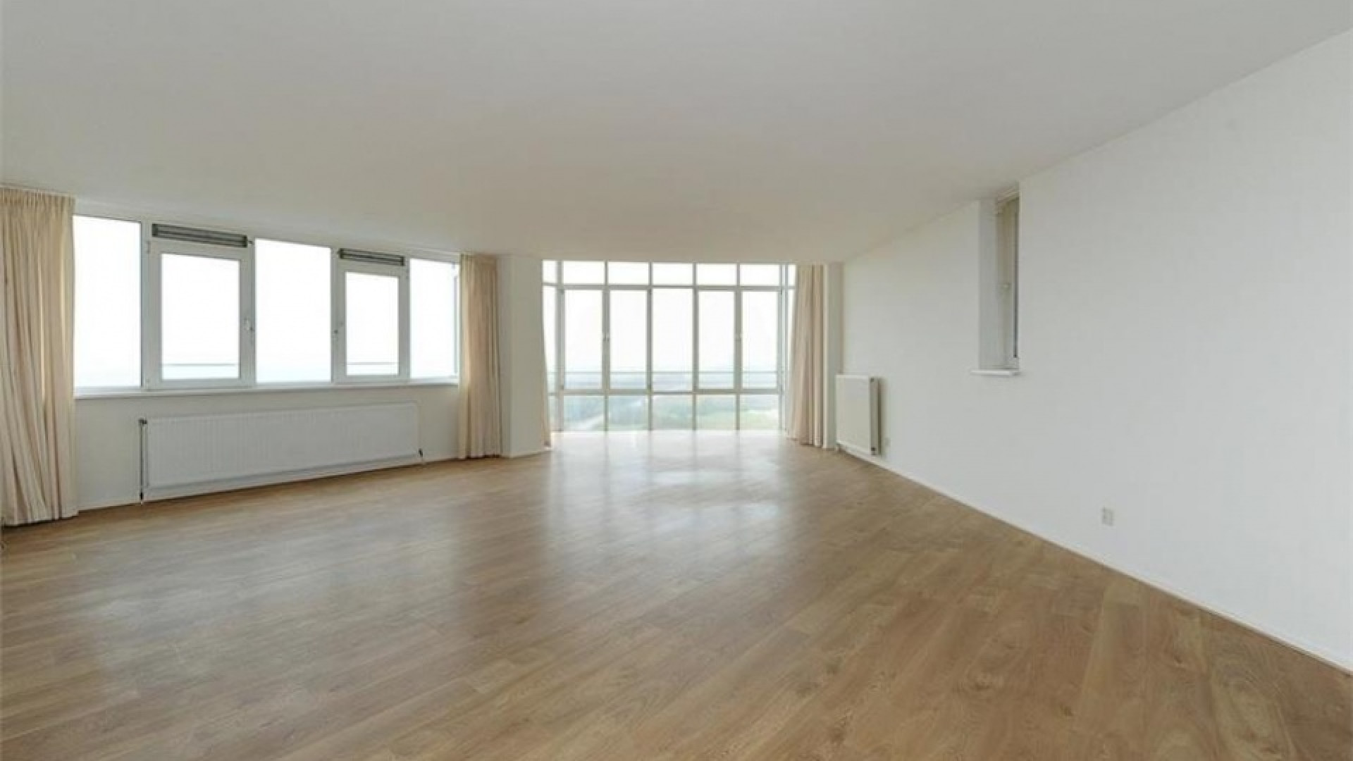 Dit is het nieuwe luxe appartement van Freek Vonk. Zie foto's 4