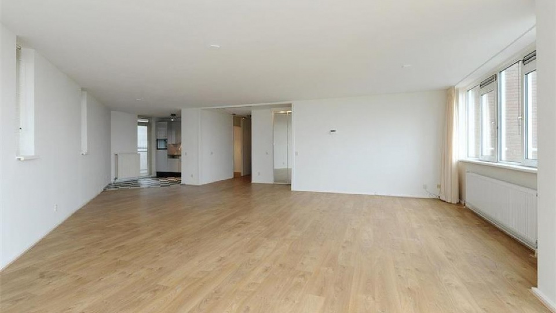 Dit is het nieuwe luxe appartement van Freek Vonk. Zie foto's 6