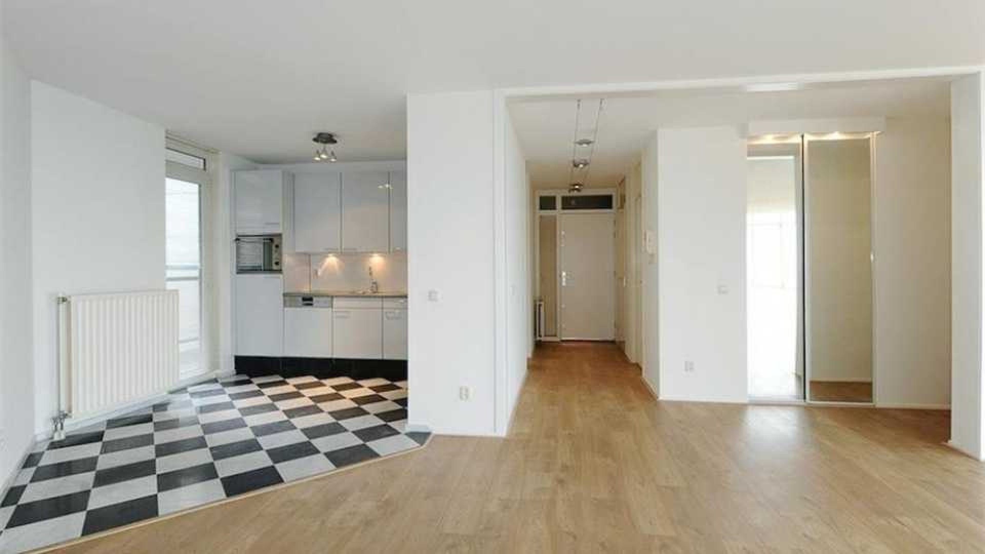 Dit is het nieuwe luxe appartement van Freek Vonk. Zie foto's
