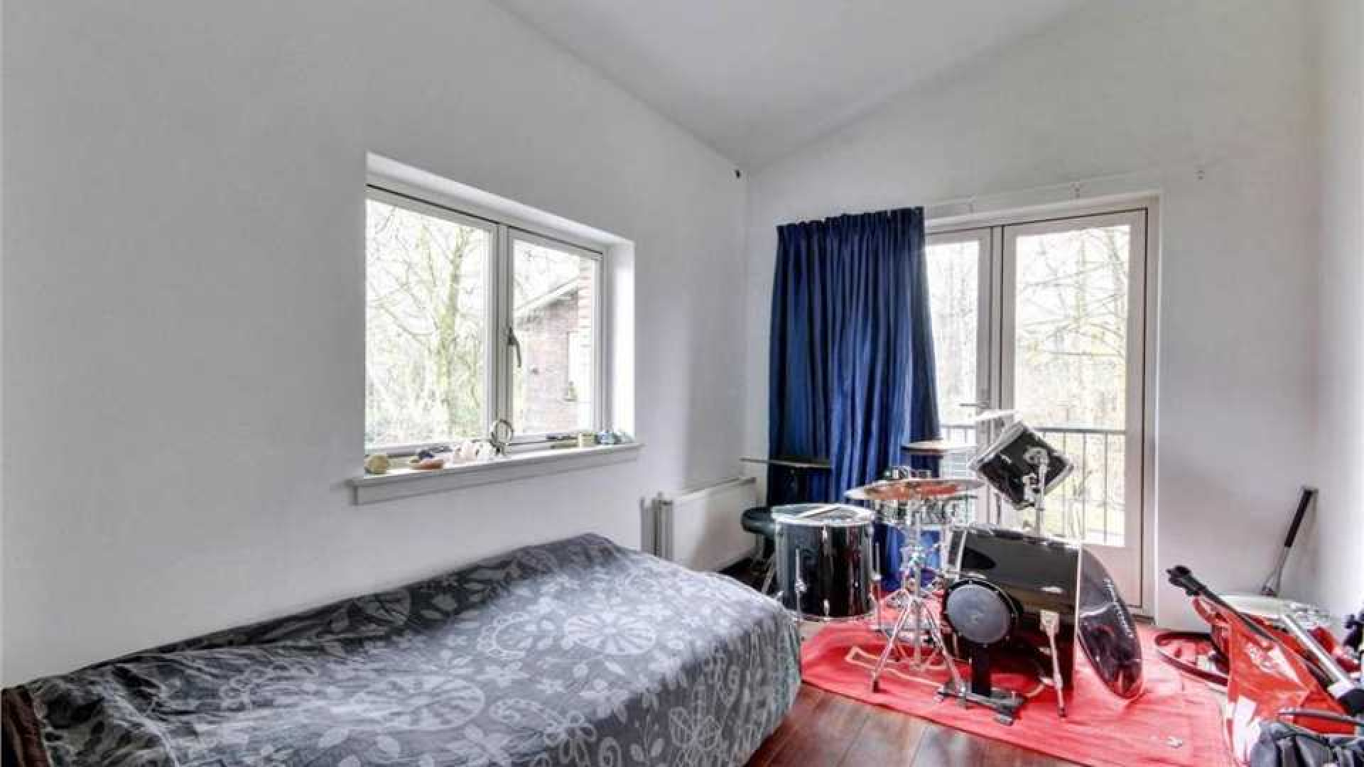 Minister Ronald Plasterk koopt voormalige woning stationschef Muiderpoort. Zie foto's 18