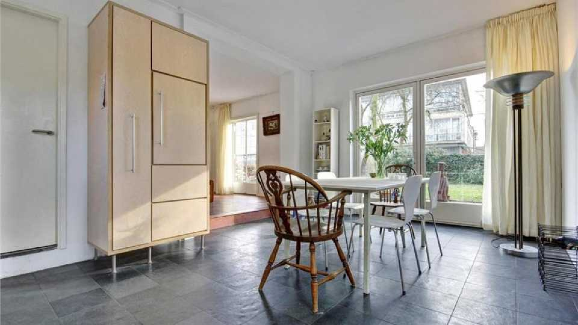 Minister Ronald Plasterk koopt voormalige woning stationschef Muiderpoort. Zie foto's 9