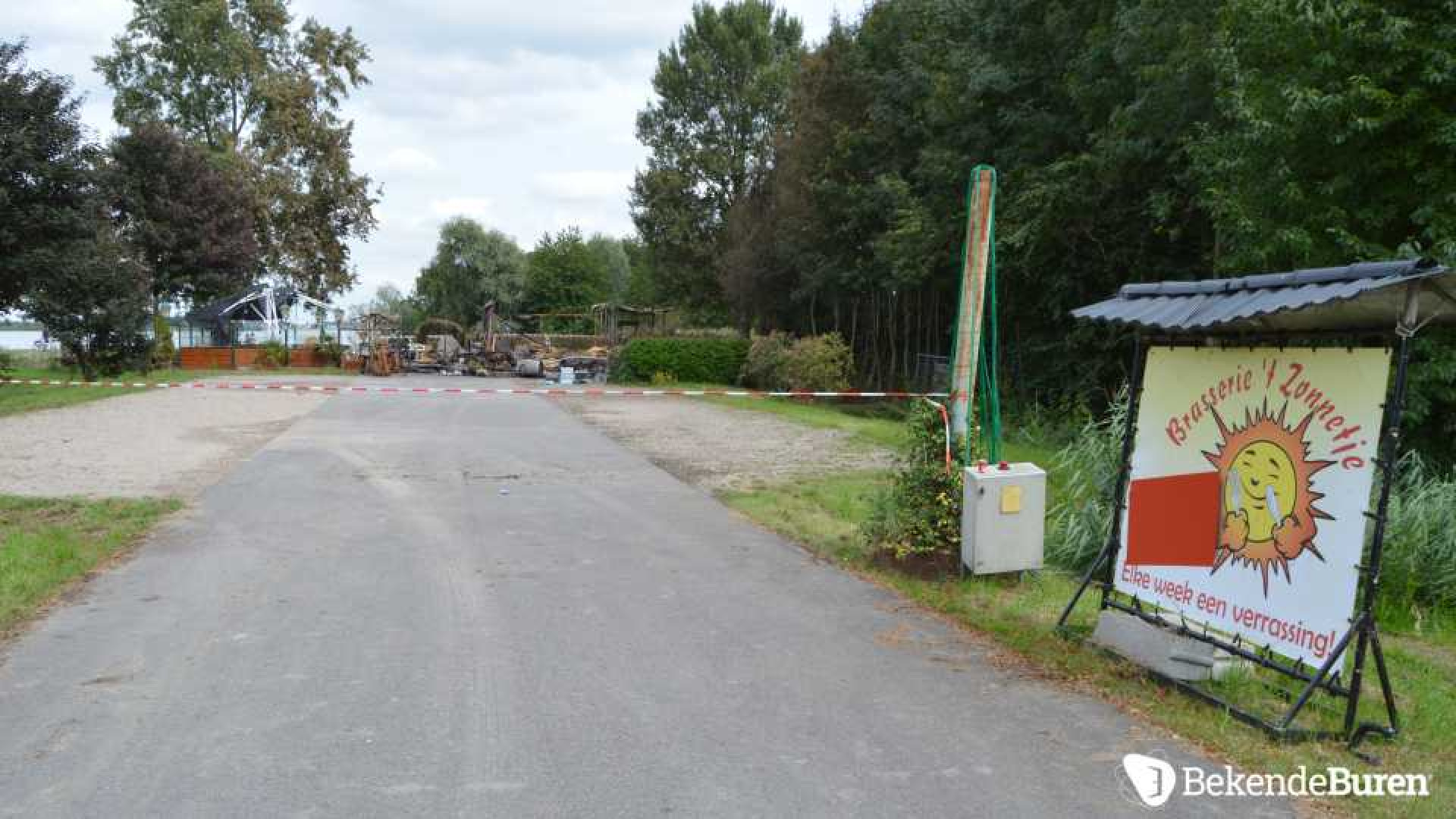 Dit is er na de brand over van de brasserie van Dre Hazes zijn schoonfamilie. Zie exclusieve foto's 1