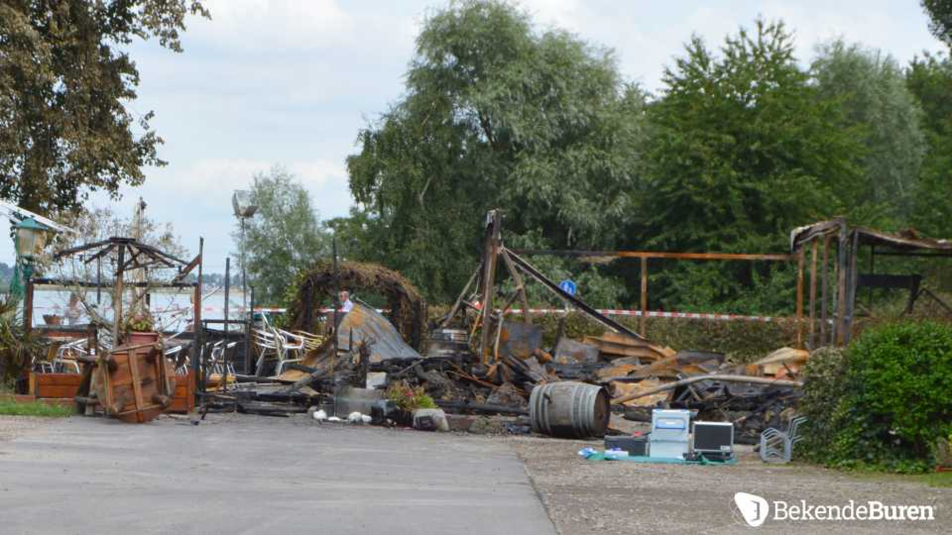 Dit is er na de brand over van de brasserie van Dre Hazes zijn schoonfamilie. Zie exclusieve foto's 3