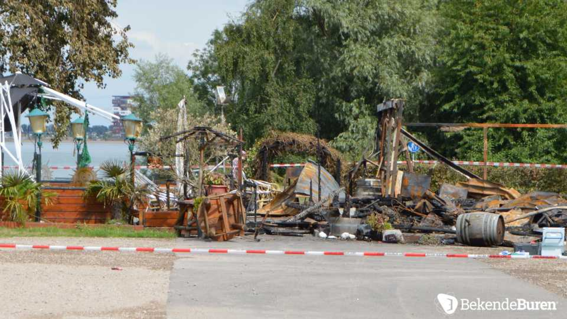 Dit is er na de brand over van de brasserie van Dre Hazes zijn schoonfamilie. Zie exclusieve foto's 5