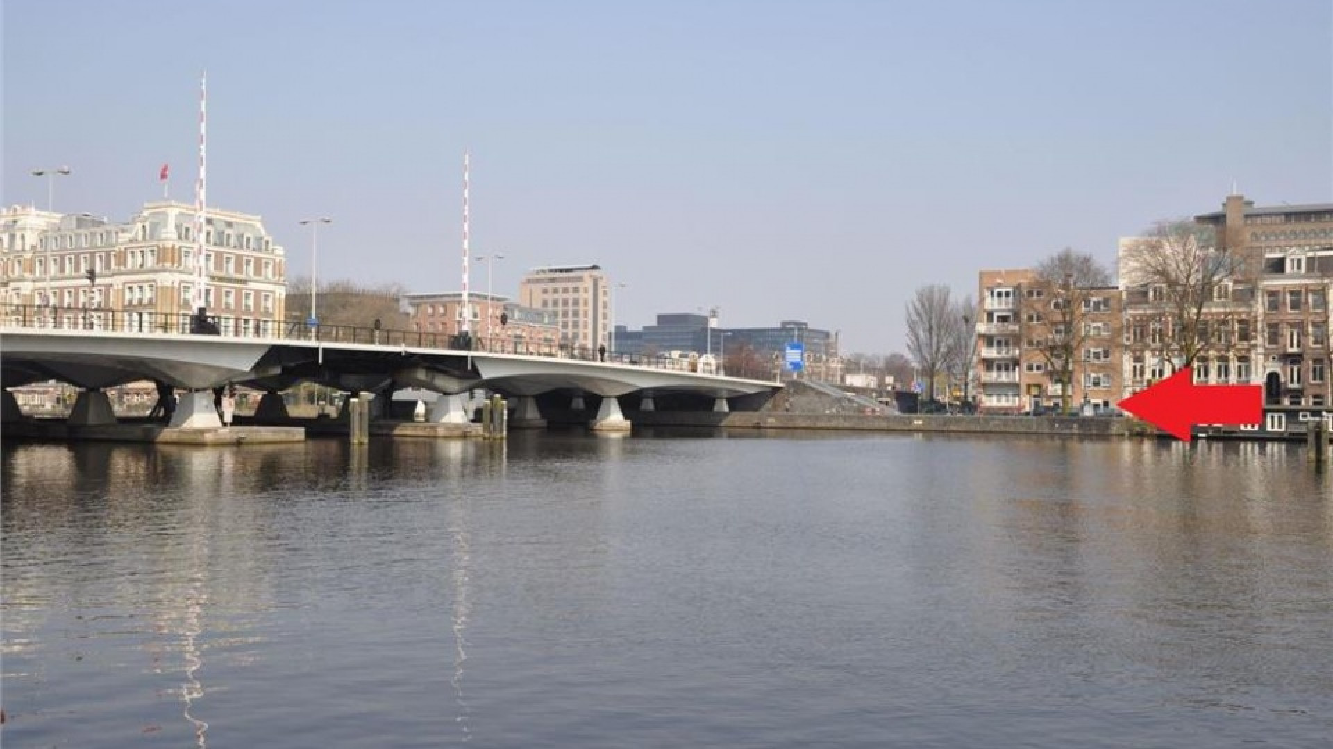 Barry Stevens koopt appartement met uitzicht op de Amstel. Zie foto's 1