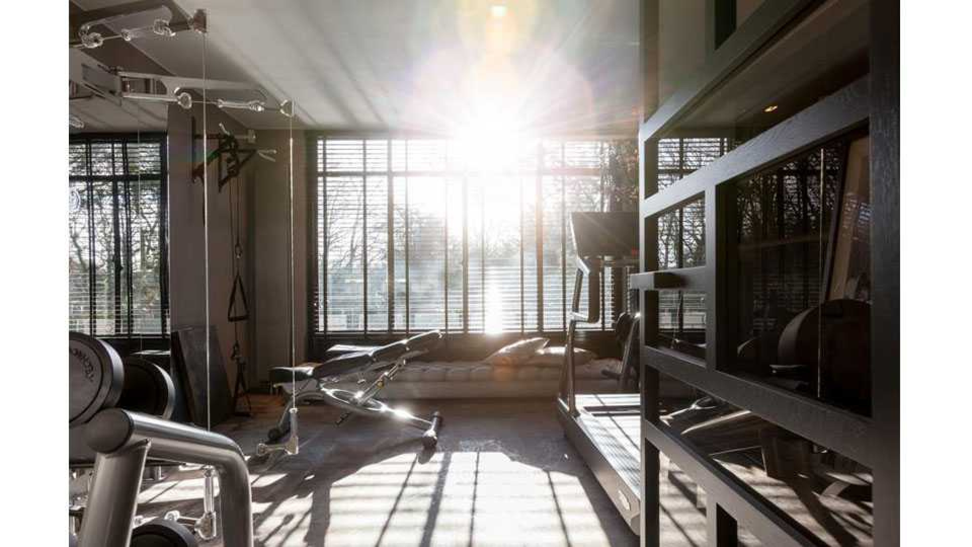 Top interieur stylist Eric Kuster zet zijn eigen droomvilla te koop. Zie foto's 31