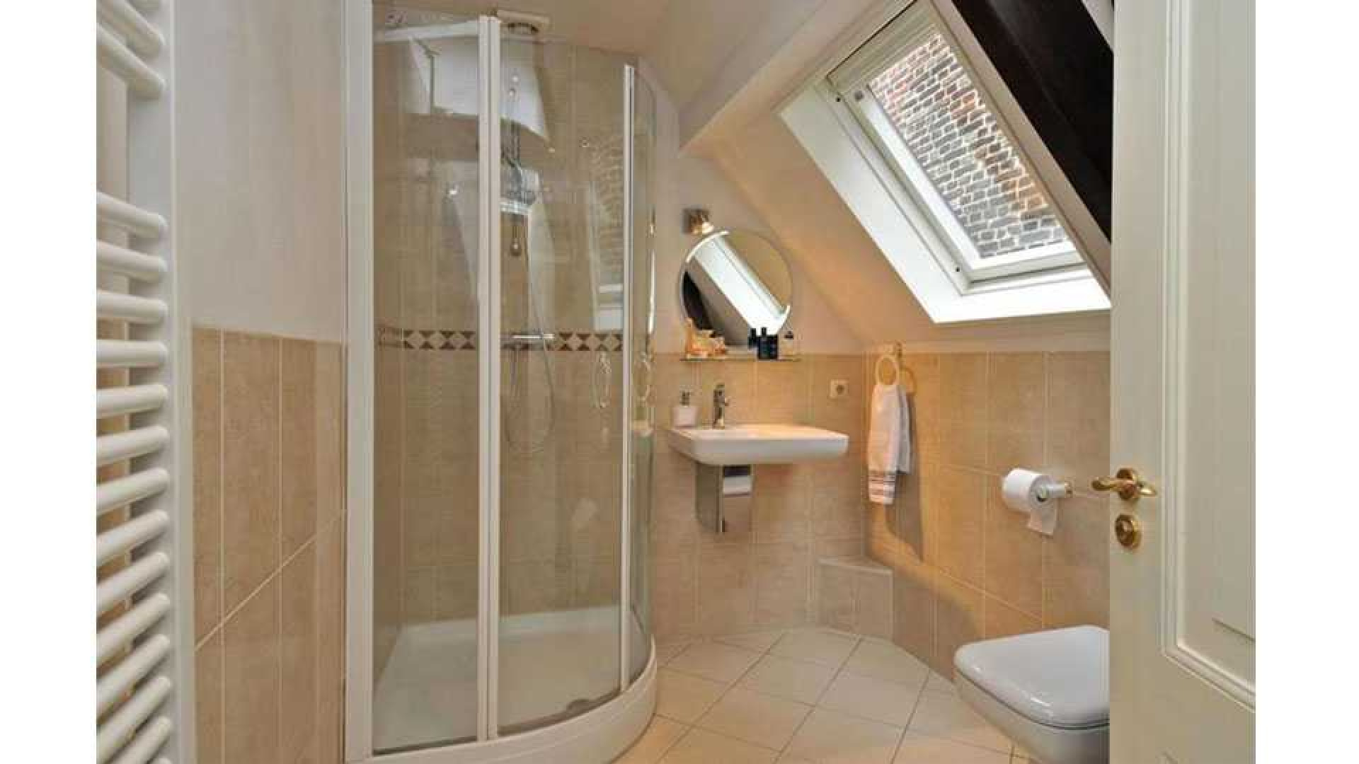 Catherine Keyl koopt prachtig herenhuis in Naarden. Zie foto's 11