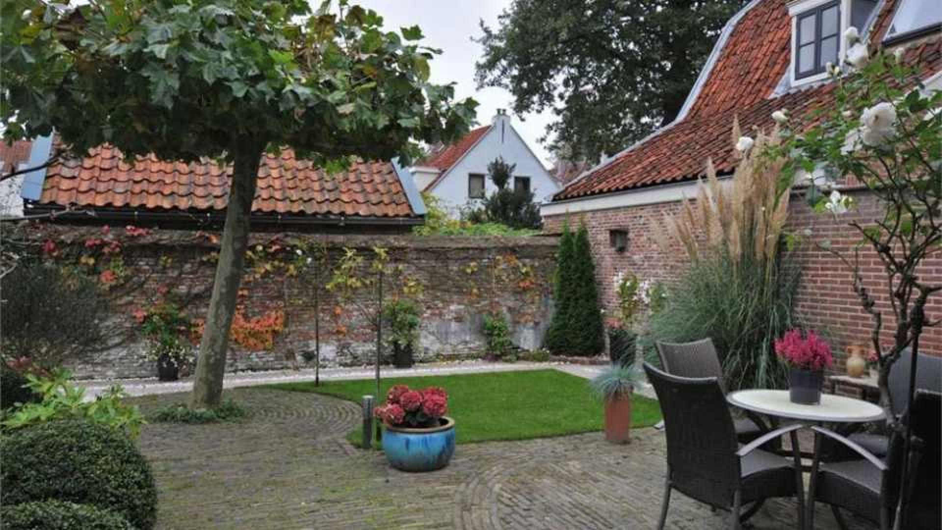 Catherine Keyl koopt prachtig herenhuis in Naarden. Zie foto's 16