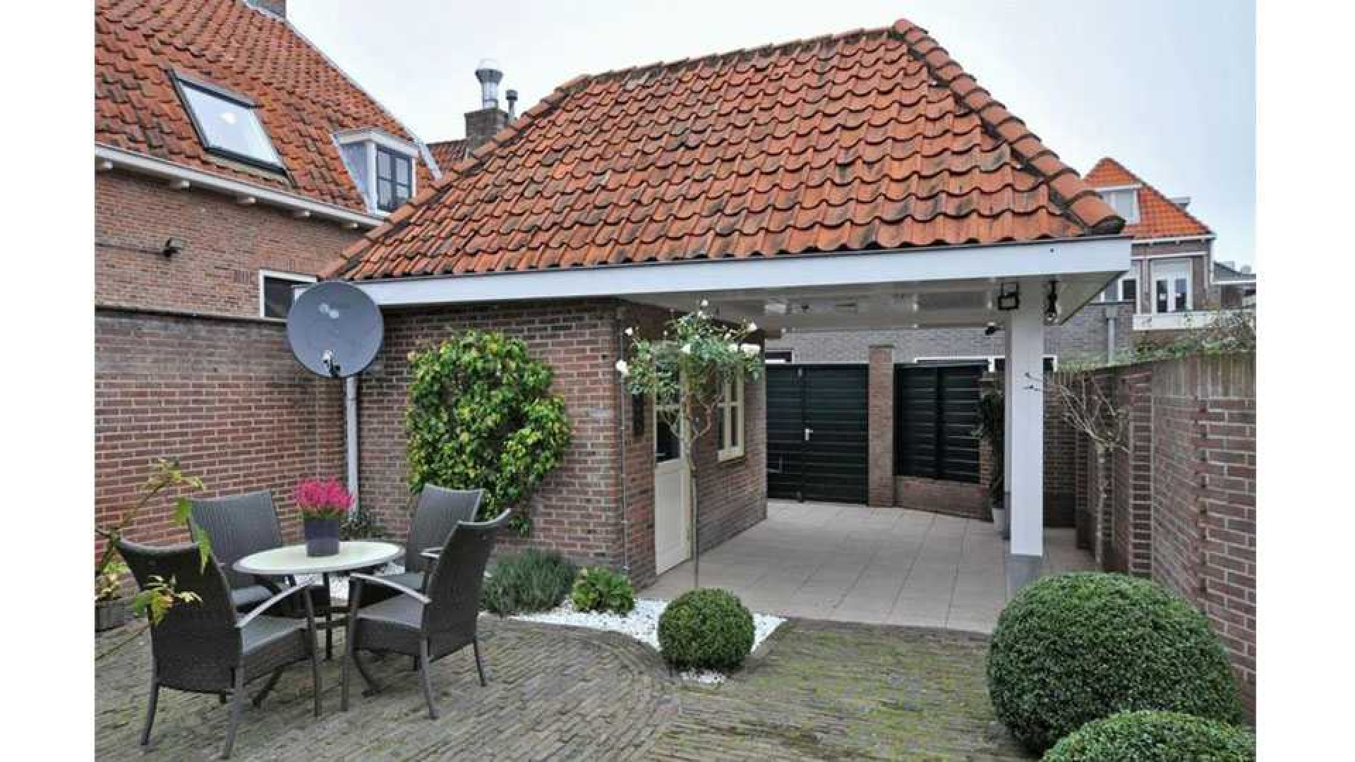 Catherine Keyl koopt prachtig herenhuis in Naarden. Zie foto's 17