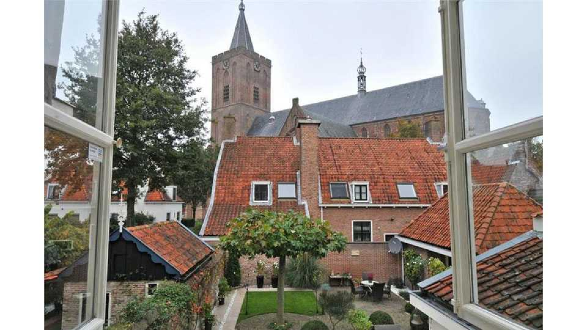 Catherine Keyl koopt prachtig herenhuis in Naarden. Zie foto's 3