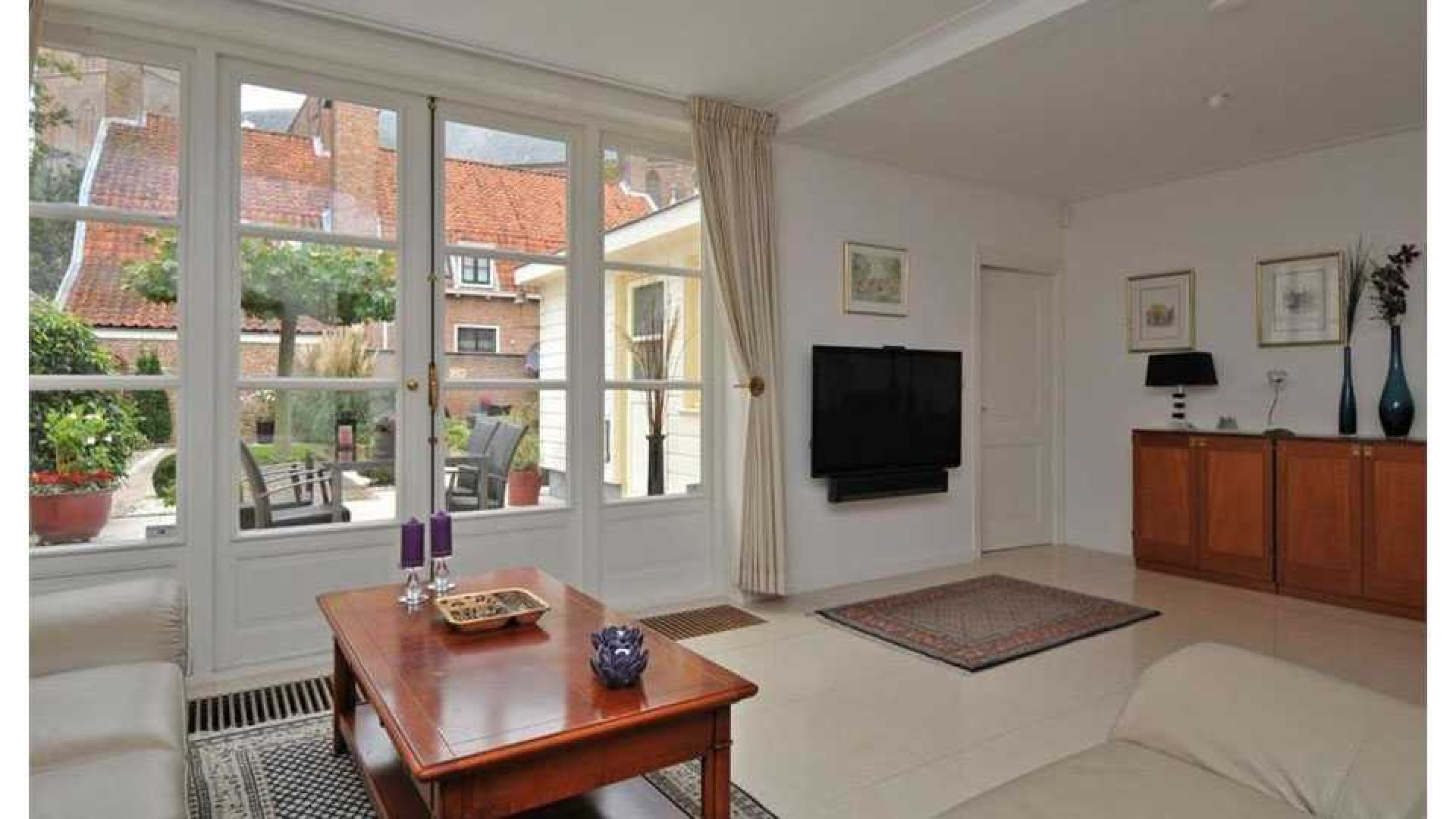 Catherine Keyl koopt prachtig herenhuis in Naarden. Zie foto's 4
