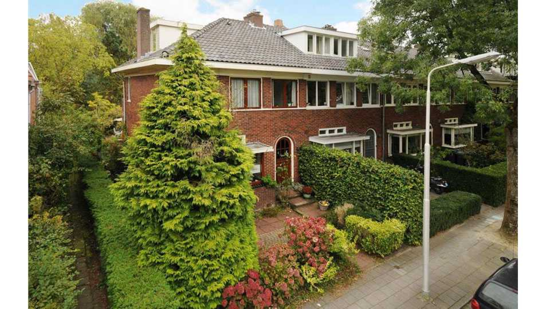 Cas Jansen koopt familiehuis in Amstelveen. Zie foto's 1