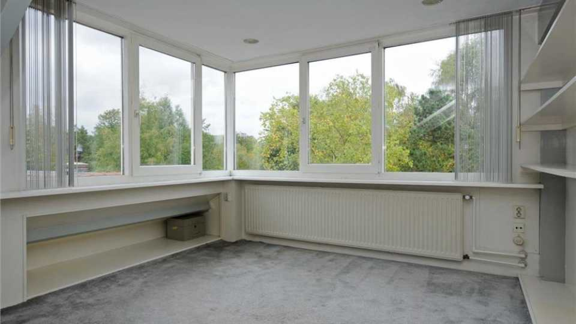 Cas Jansen koopt familiehuis in Amstelveen. Zie foto's 11