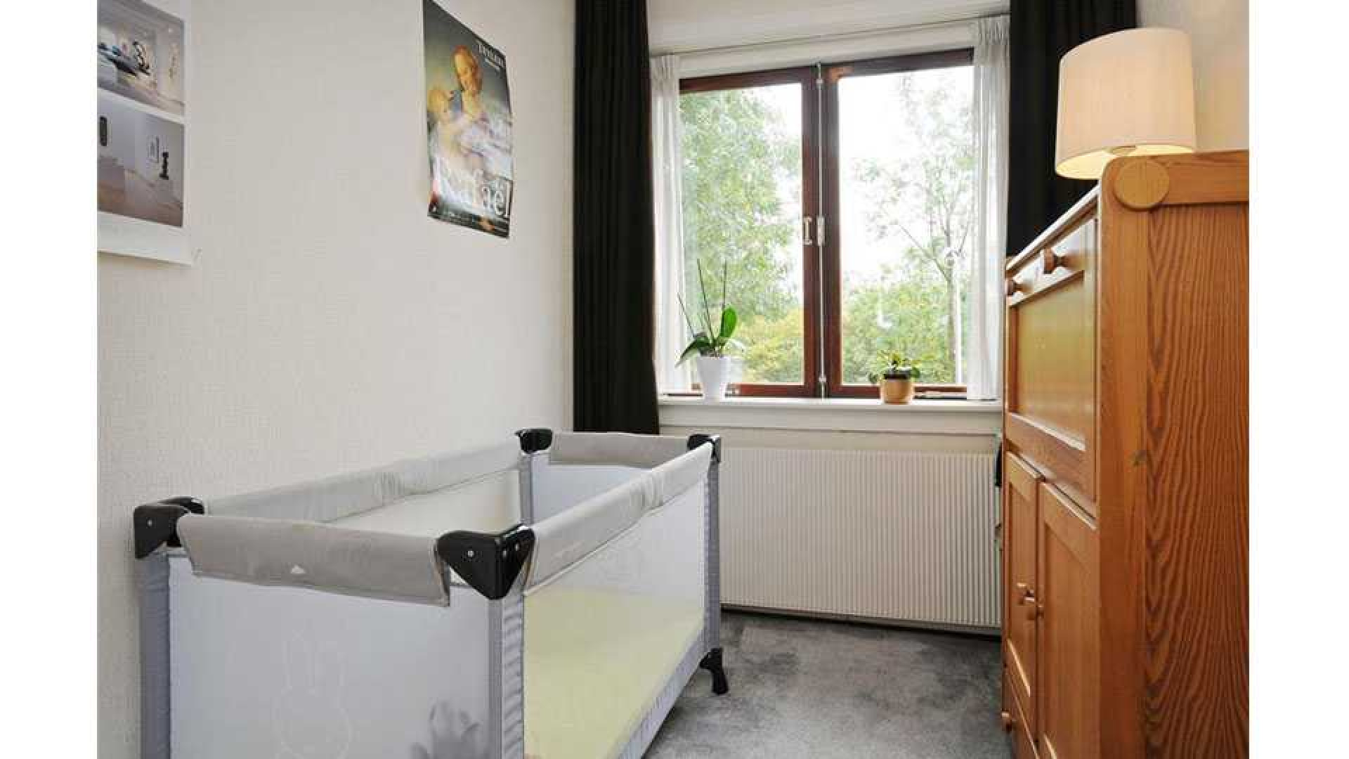 Cas Jansen koopt familiehuis in Amstelveen. Zie foto's 9