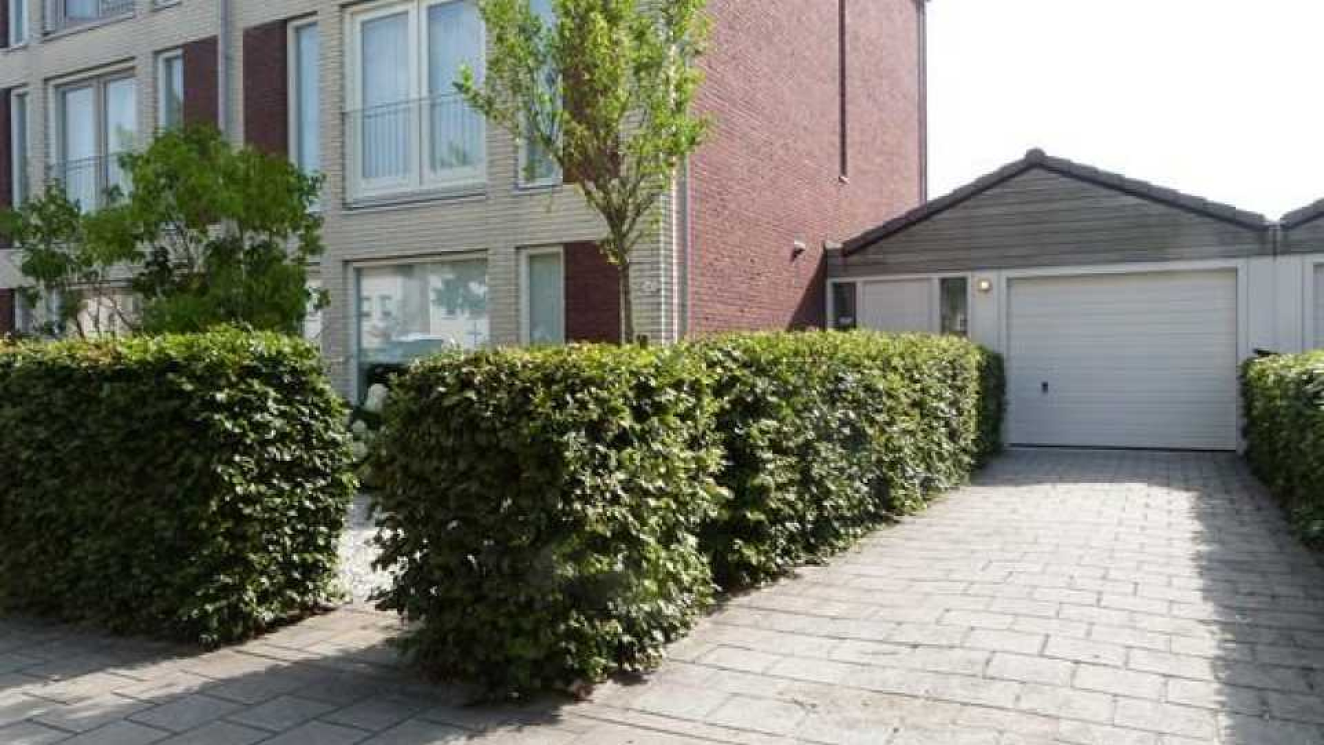 Erwin Kroll zet zijn twee onder een kapwoning in Lelystad te koop. Zie foto's 18