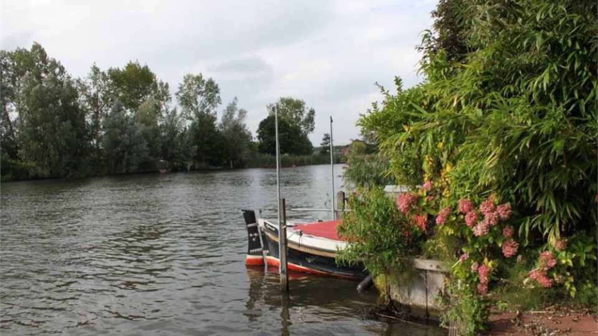 Huis Annemieke Verdoorn aan de Vecht verhuurd. Zie foto's 19