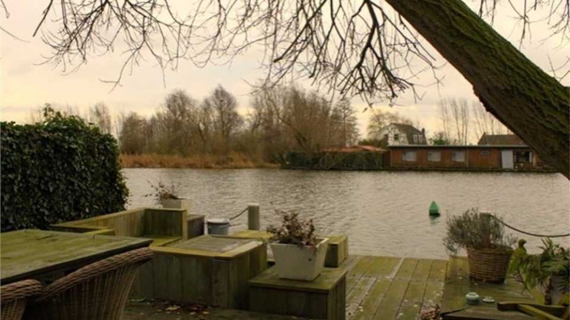 Actrice Annemieke Verdoorn zet haar huis aan de Vecht te huur. Zie foto's 20