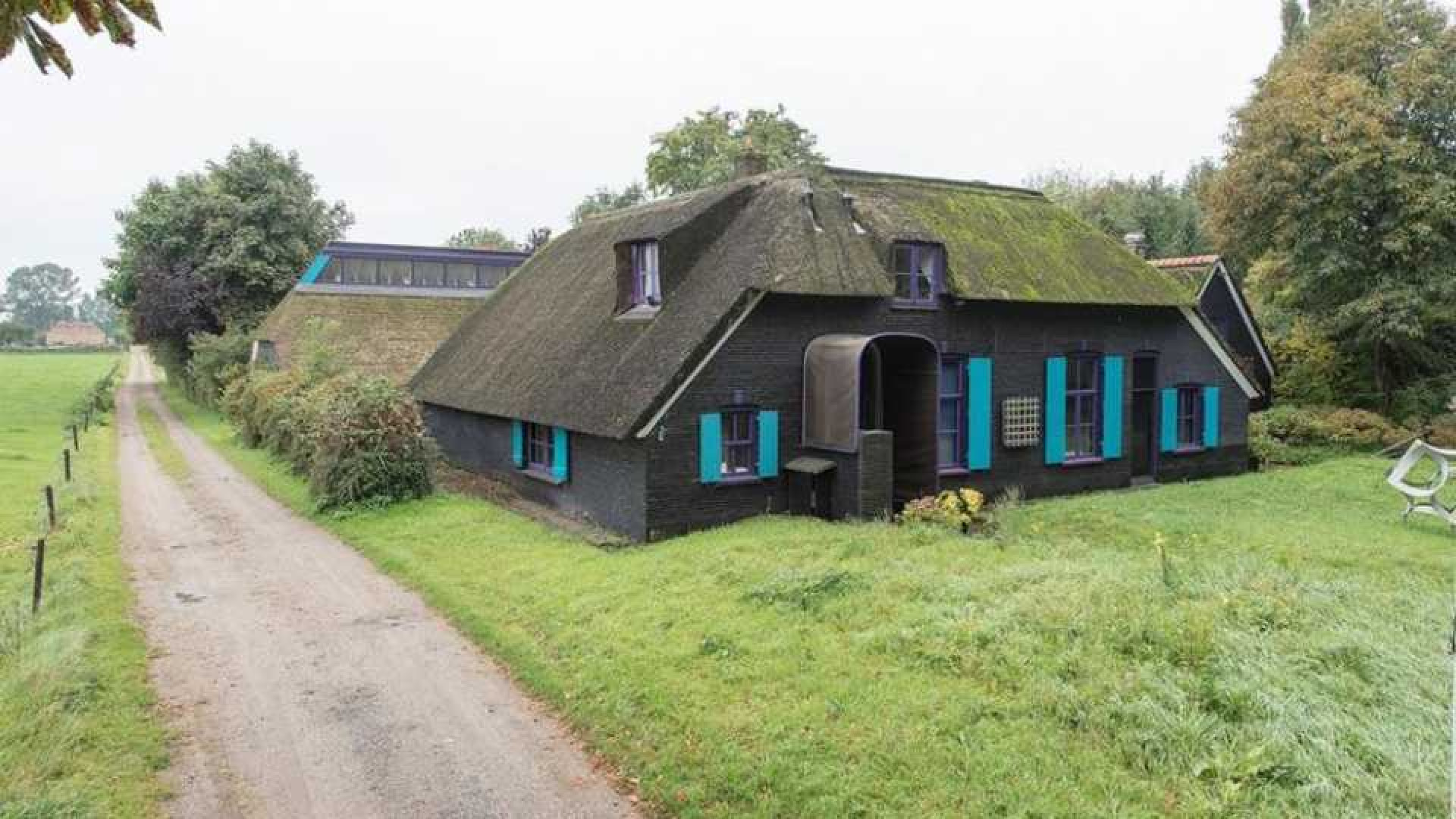 Sesamstraat icoon Gerda Havertong zet haar woonboerderij te koop. Zie foto's 1