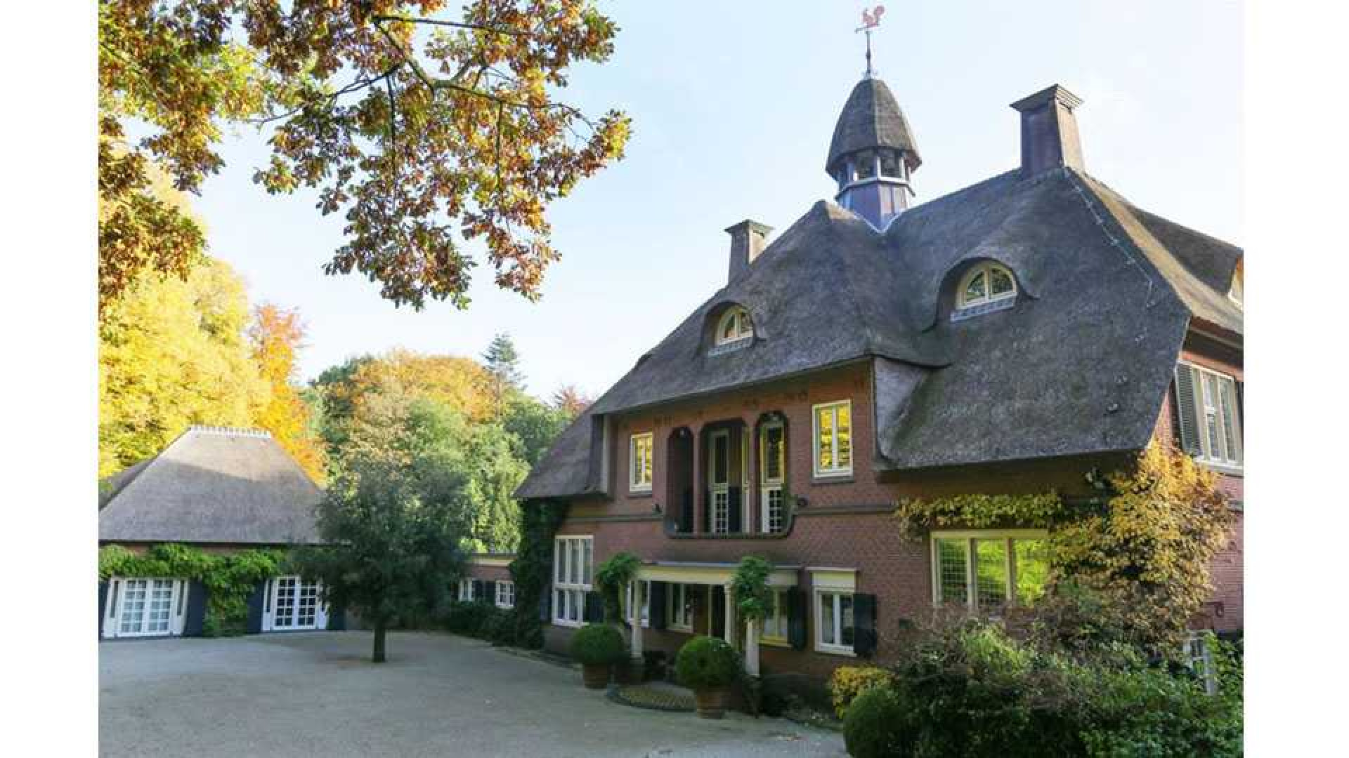 Reinout Oerlemans zet zijn miljoenen kostende landhuis in Laren te koop. Zie foto's 2