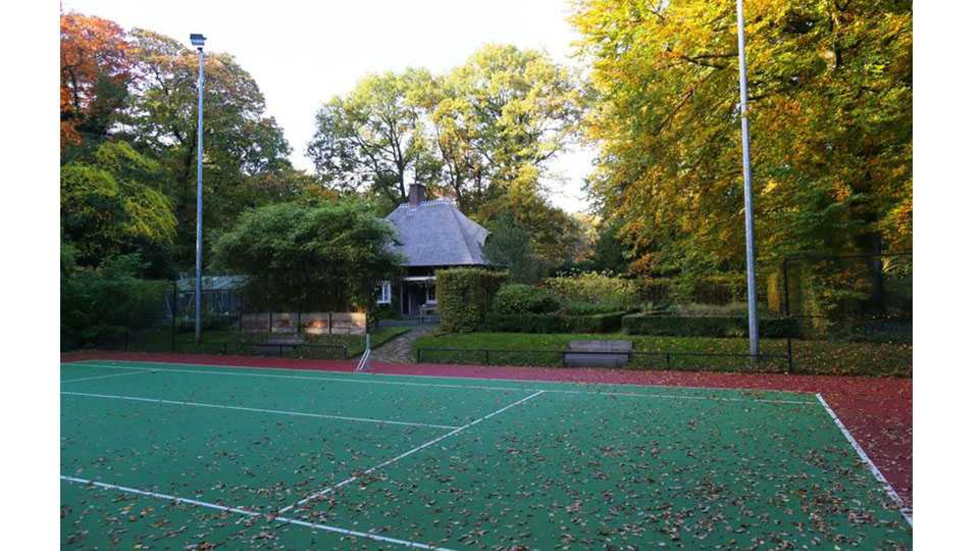 Reinout Oerlemans zet zijn miljoenen kostende landhuis in Laren te koop. Zie foto's 22