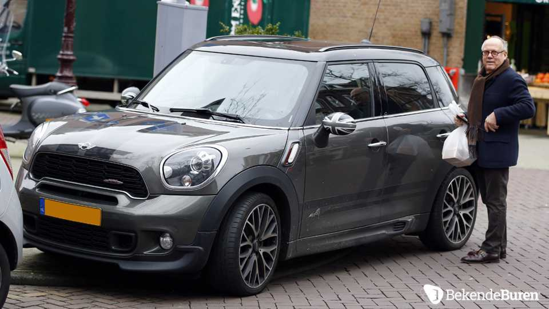 In deze Mini Countryman rijdt Joop Braakhekke 1